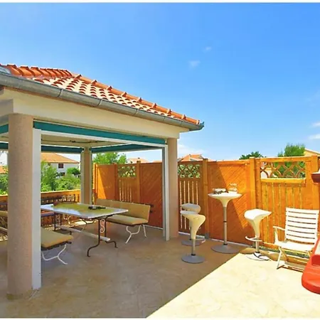 Apartment Fantastic With Small Children - 200m From