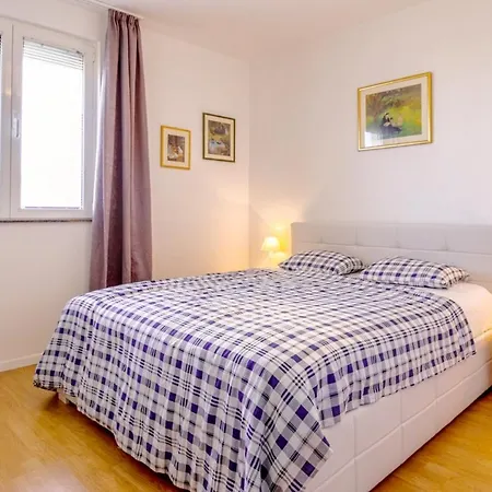 Fantastic With Small Children - 200m From Appartement Vrsi