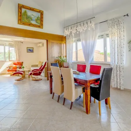 Fantastic With Small Children - 200m From * Vrsi
